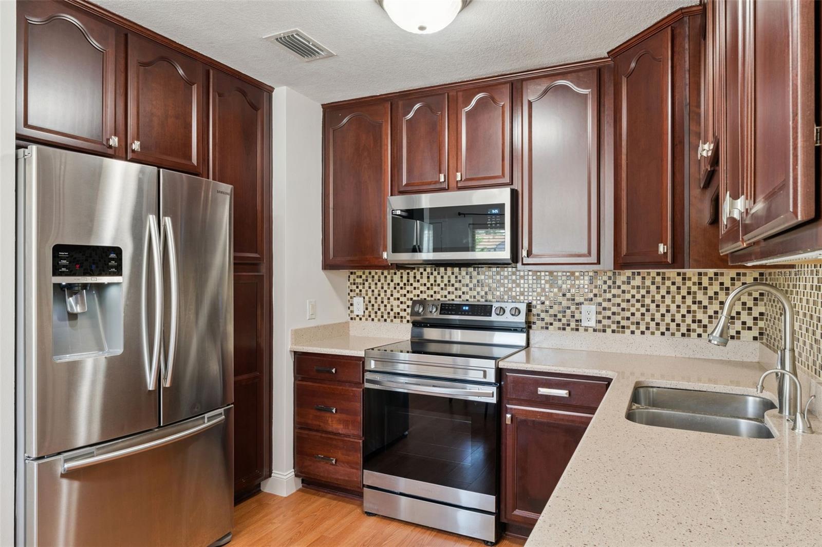 LAKE OLYMPIC TWNHS - Residential