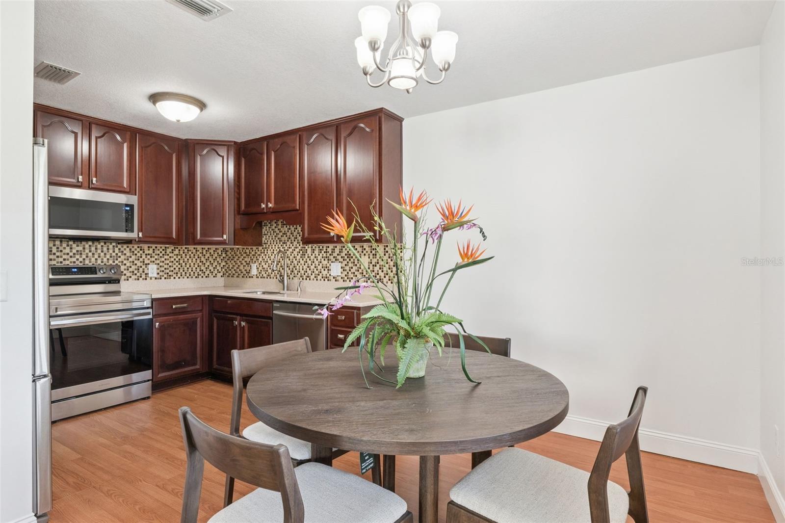 LAKE OLYMPIC TWNHS - Residential