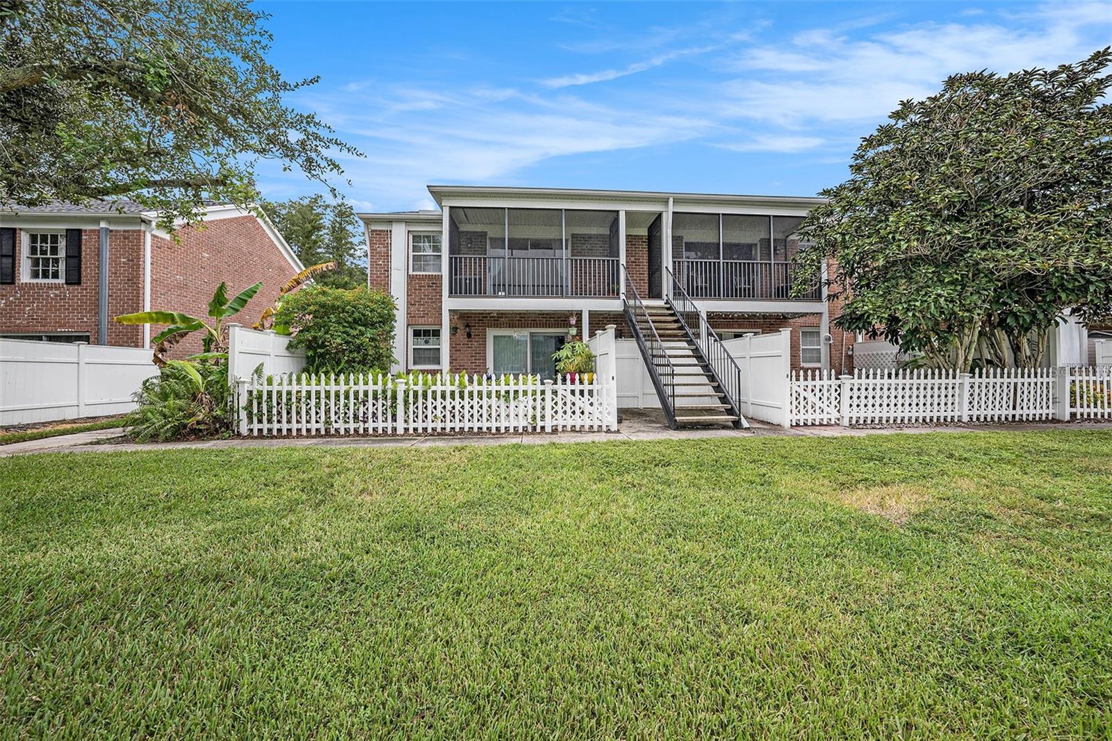 WHISPERING OAKS - Residential