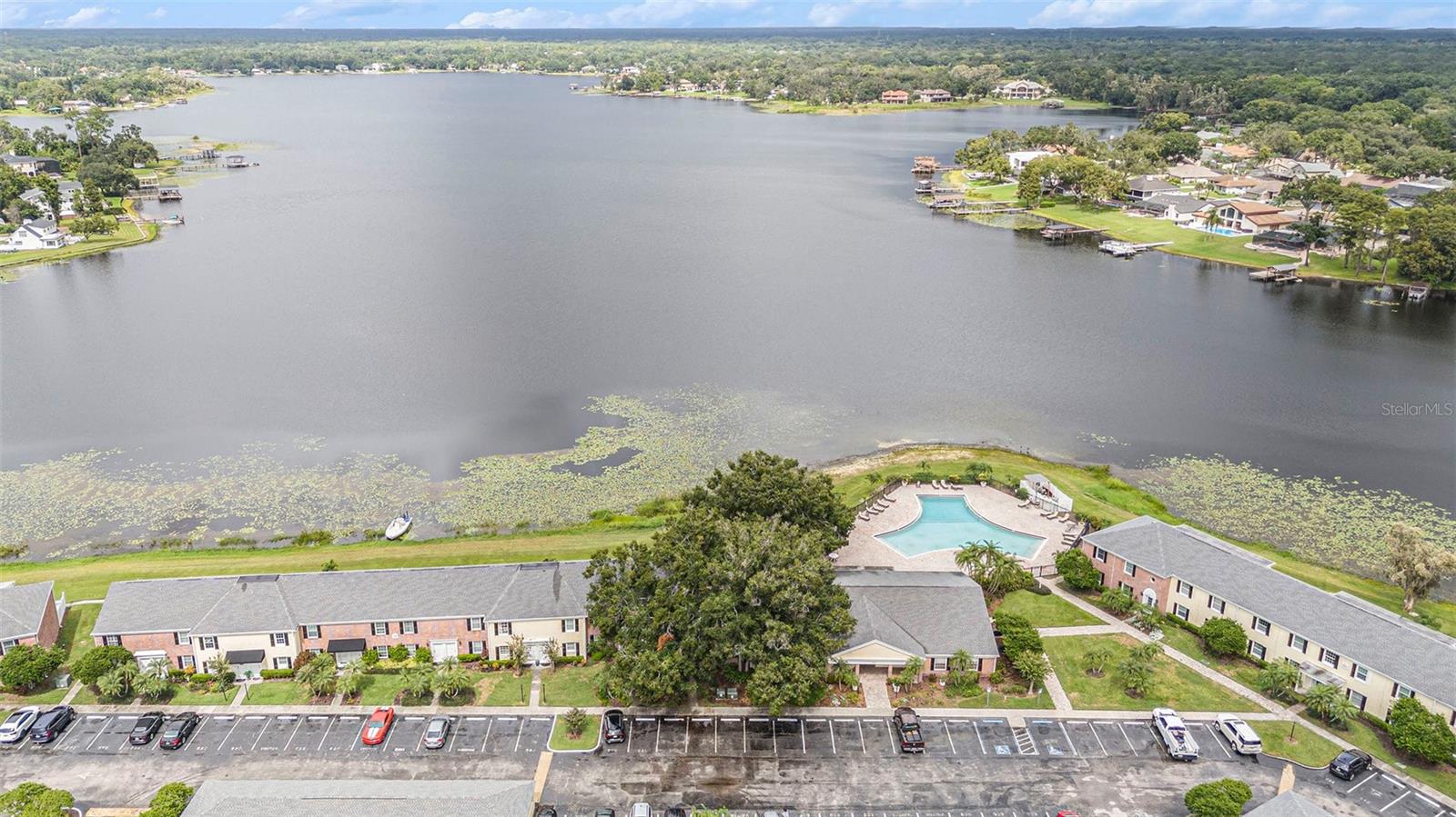 WHISPERING OAKS - Residential