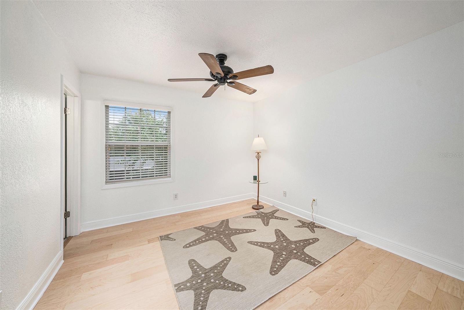 WHISPERING OAKS - Residential