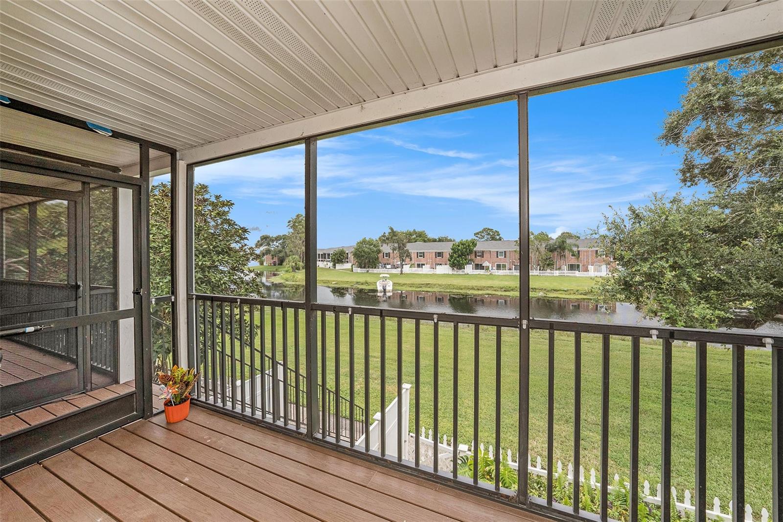 WHISPERING OAKS - Residential