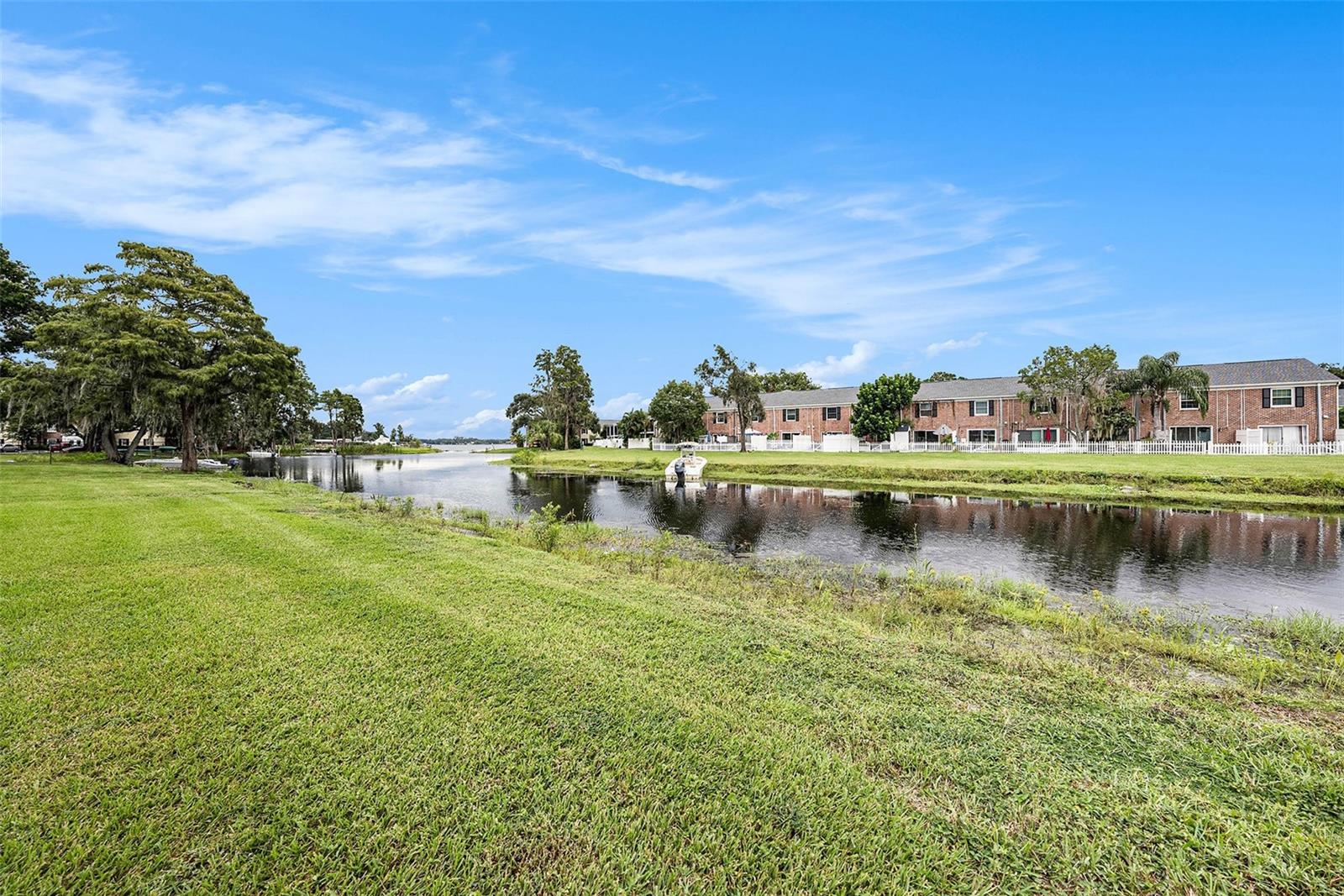 WHISPERING OAKS - Residential