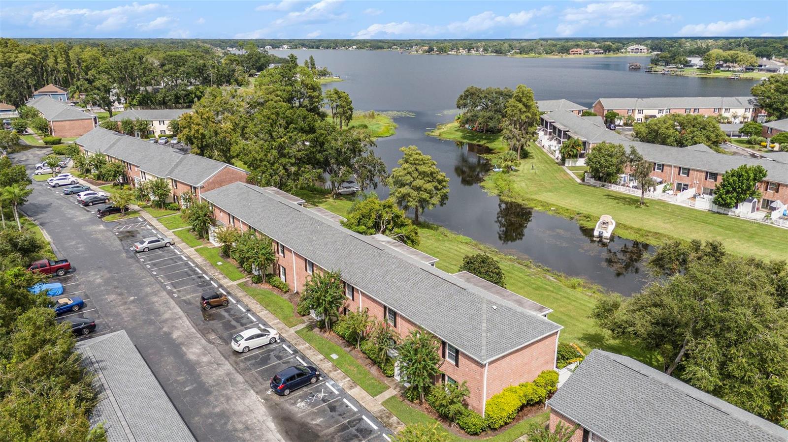 WHISPERING OAKS - Residential