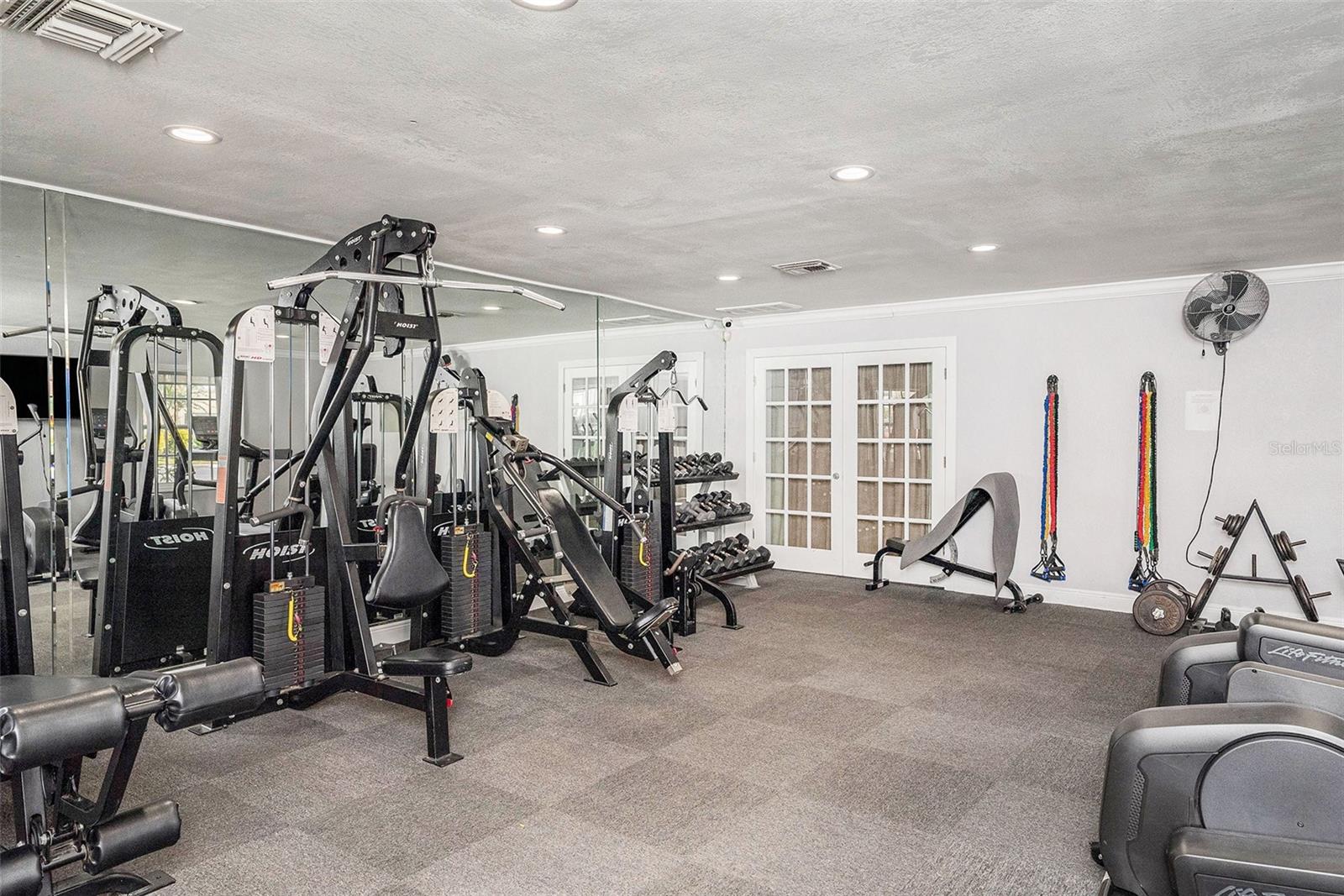 WHISPERING OAKS - Residential