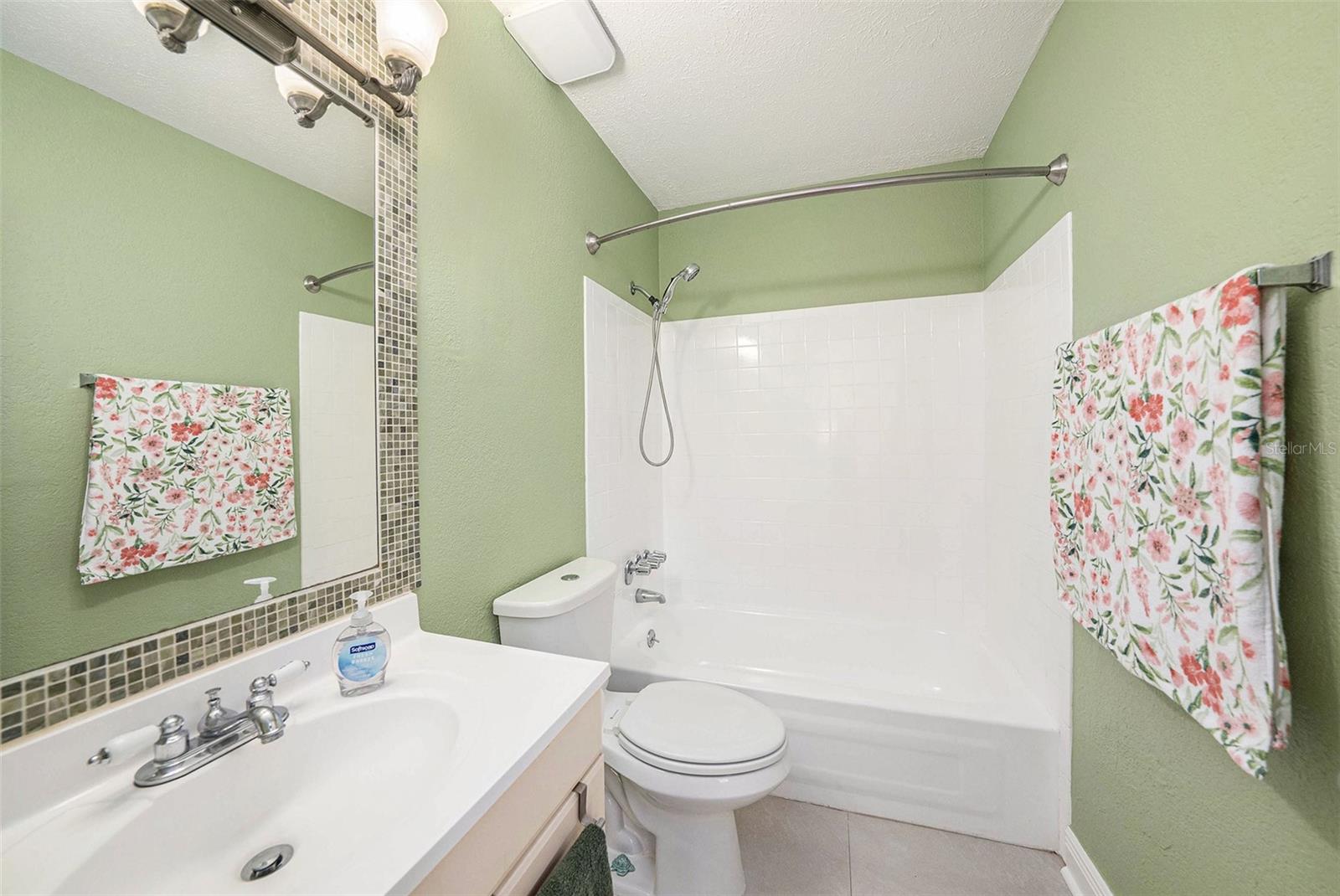 WHISPERING OAKS - Residential