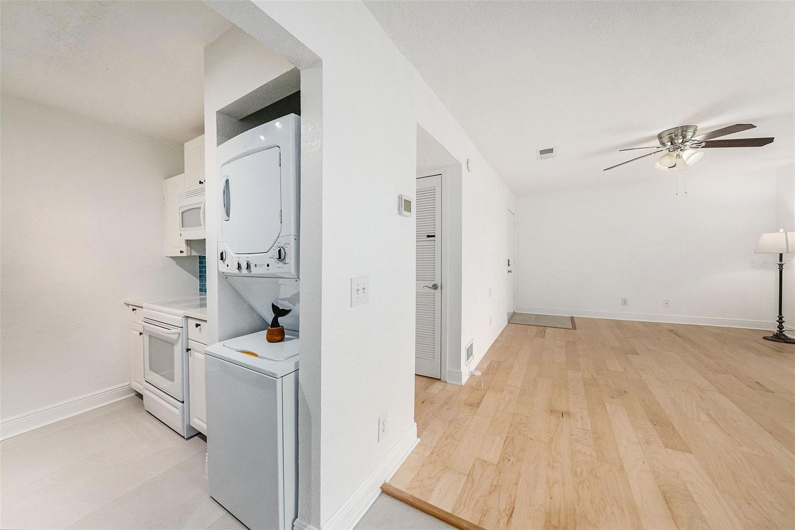 WHISPERING OAKS - Residential