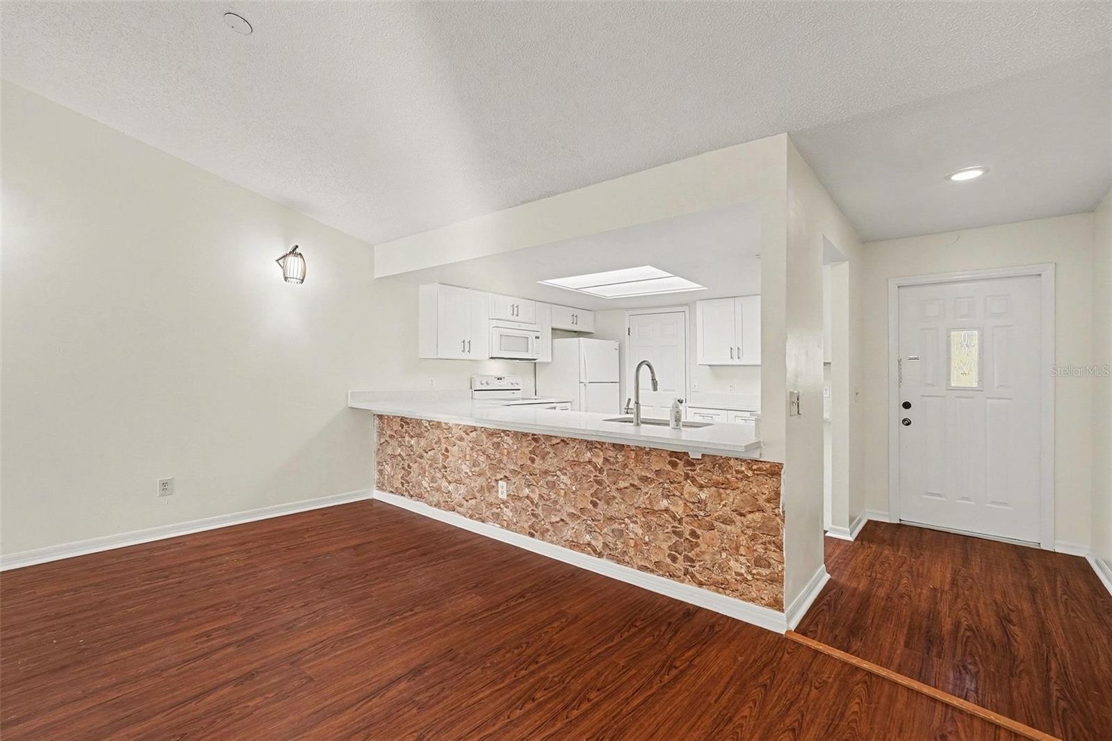 LAKEVIEW VILLAS AT PEBBLE CREE - Residential Lease