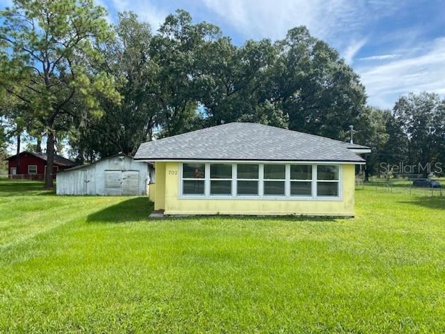 Charming 2/1(split bathroom) in the middle of the Plant City area! Close to shopping, dining and other city events! Large, oversized lot perfect and lawn maintenance included. This home will not last long so call today to schedule a showing! First & security deposit required for move in, NO PETS! 550+ credit score, all applications considered.