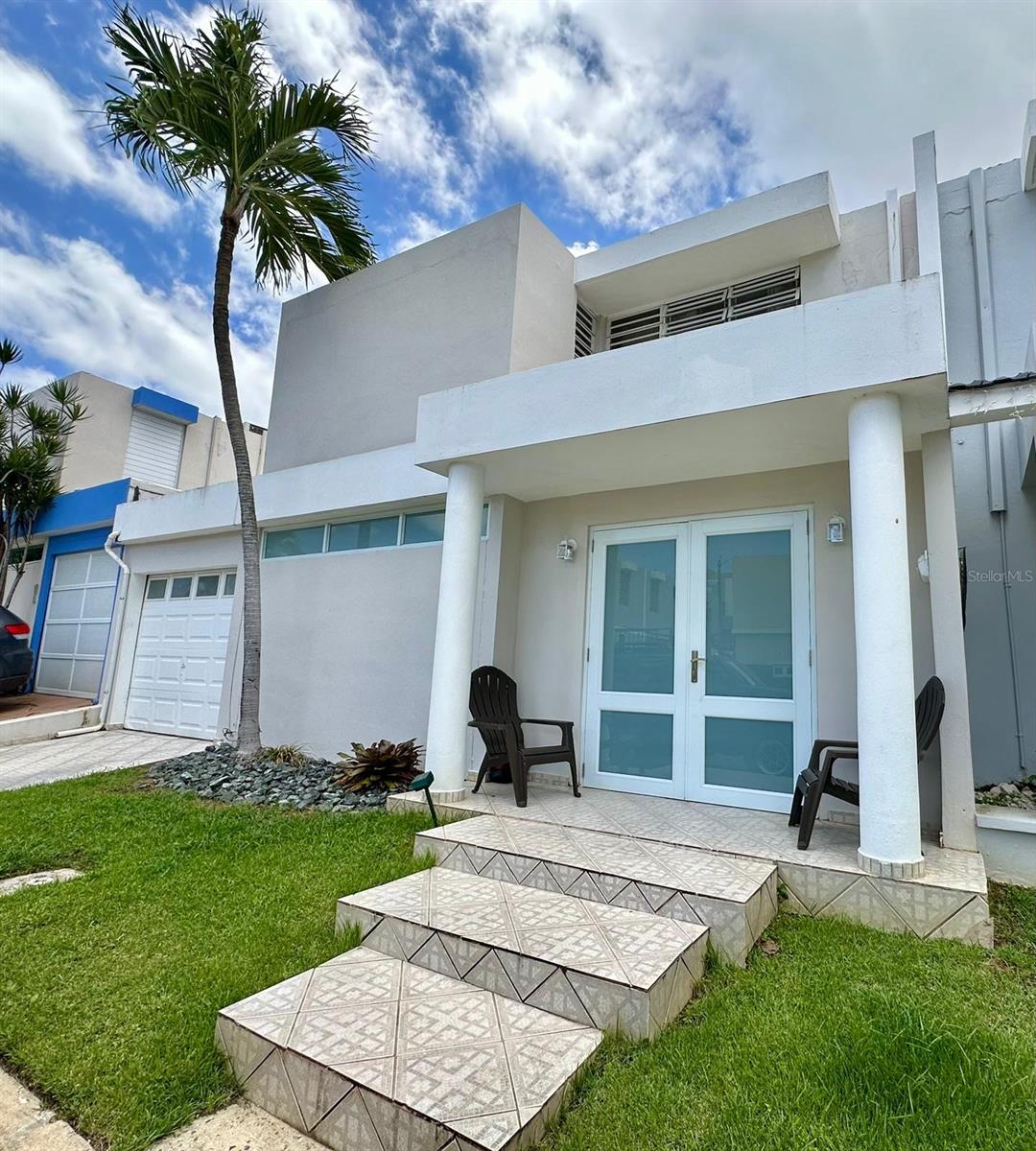 Se alquila casa en la comunidad de Ribieras del RÃo localizada entre Bayamón y Guaynabo!
3 cuartos y 2 baño.
Se permiten mascotas ????
Ubicación en área de los filtros. Cerca de Costco, colegios, restaurantes y canchas de Pickleball
Renta: $2,300 mensuales.
Incluye lavadora y secadora y limpieza de patio mensual. No incluye muebles.