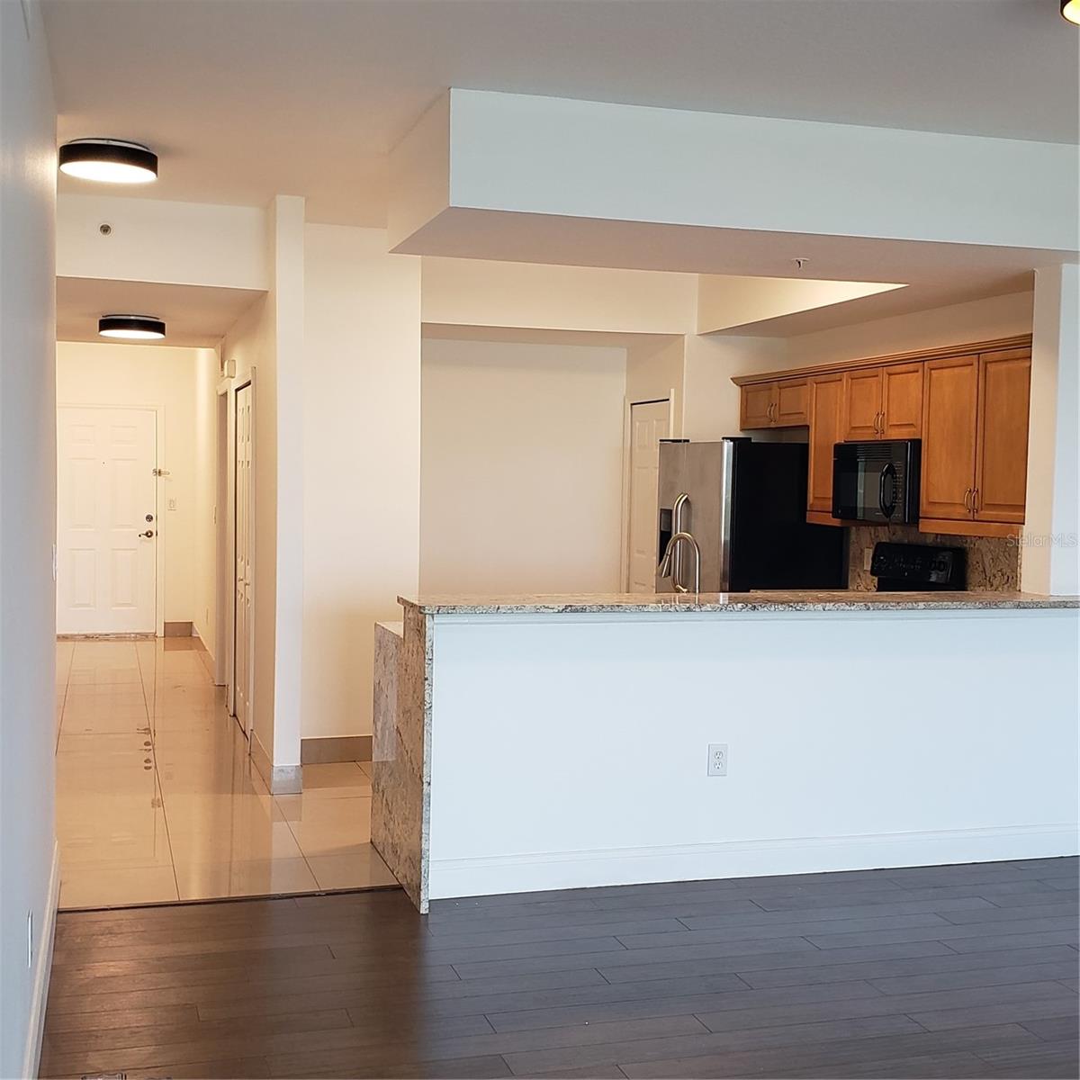 PROMENADE PH 01 - Residential Lease