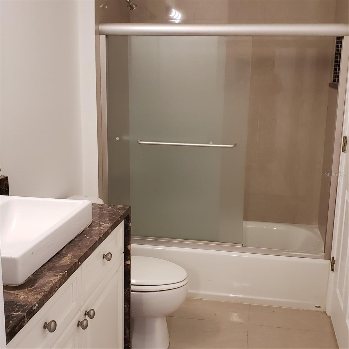 PROMENADE PH 01 - Residential Lease