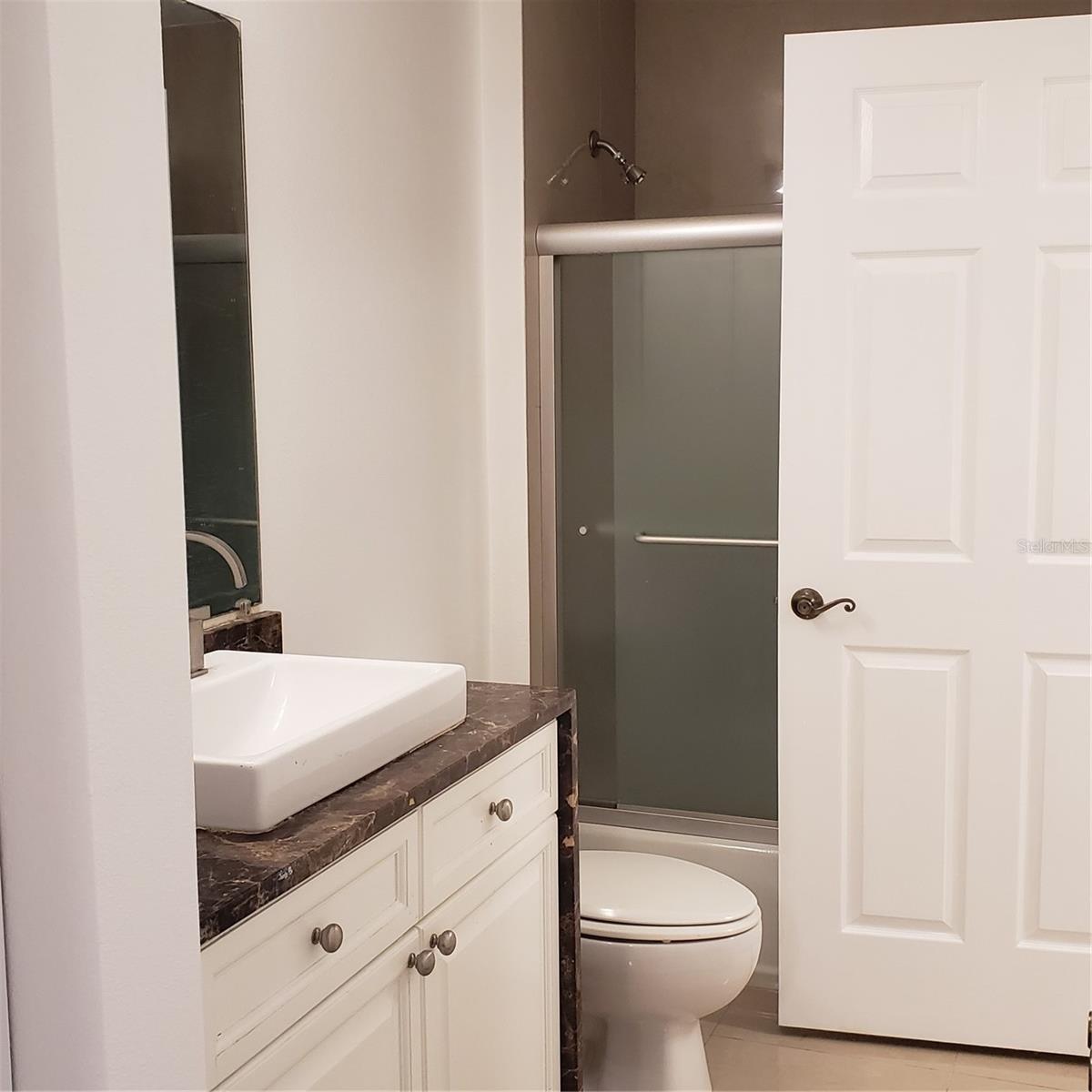 PROMENADE PH 01 - Residential Lease