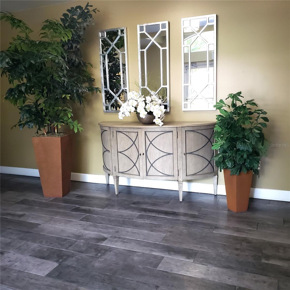 PROMENADE PH 01 - Residential Lease