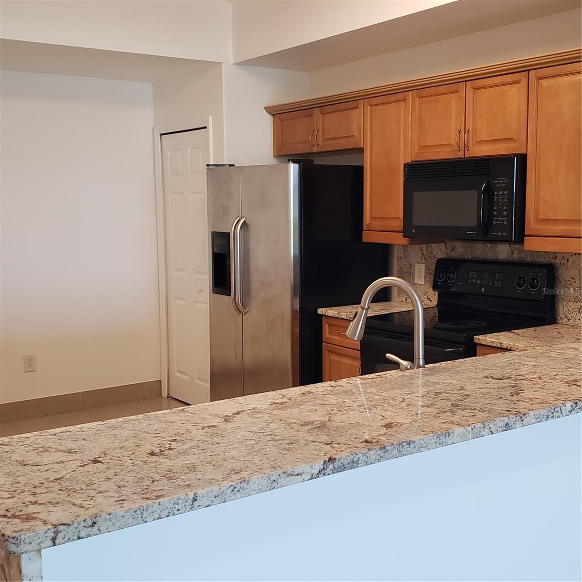 PROMENADE PH 01 - Residential Lease