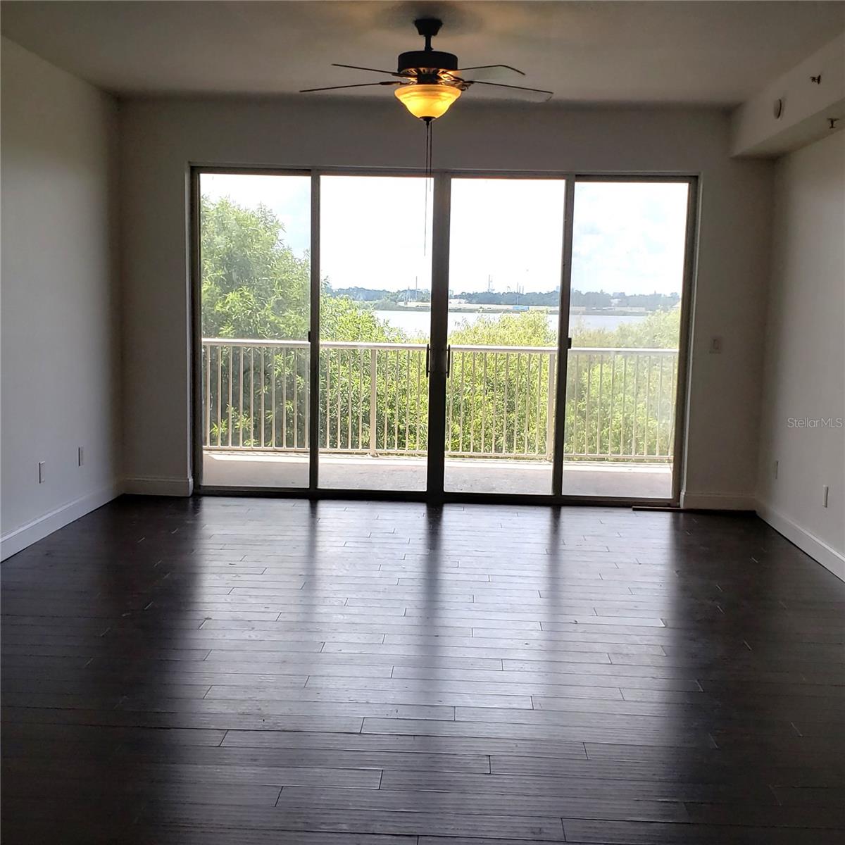 PROMENADE PH 01 - Residential Lease