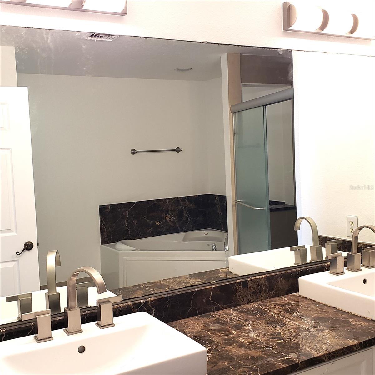 PROMENADE PH 01 - Residential Lease