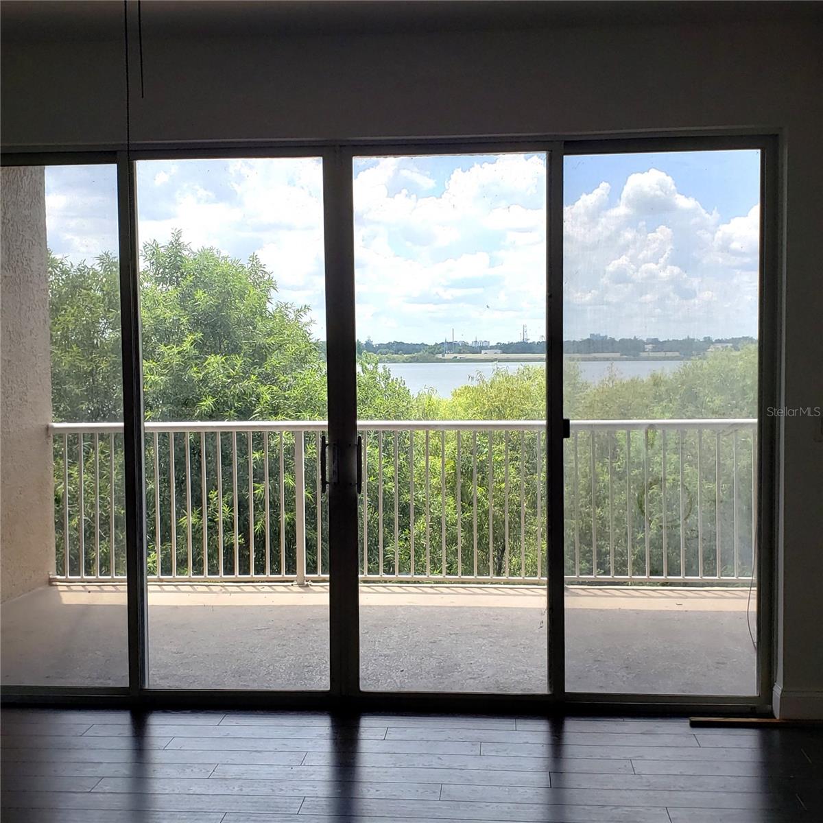 PROMENADE PH 01 - Residential Lease