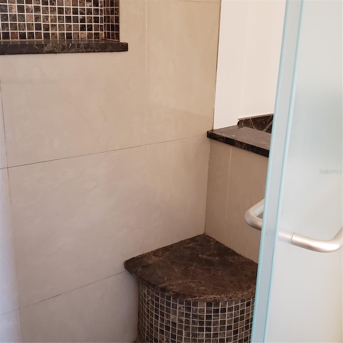 PROMENADE PH 01 - Residential Lease