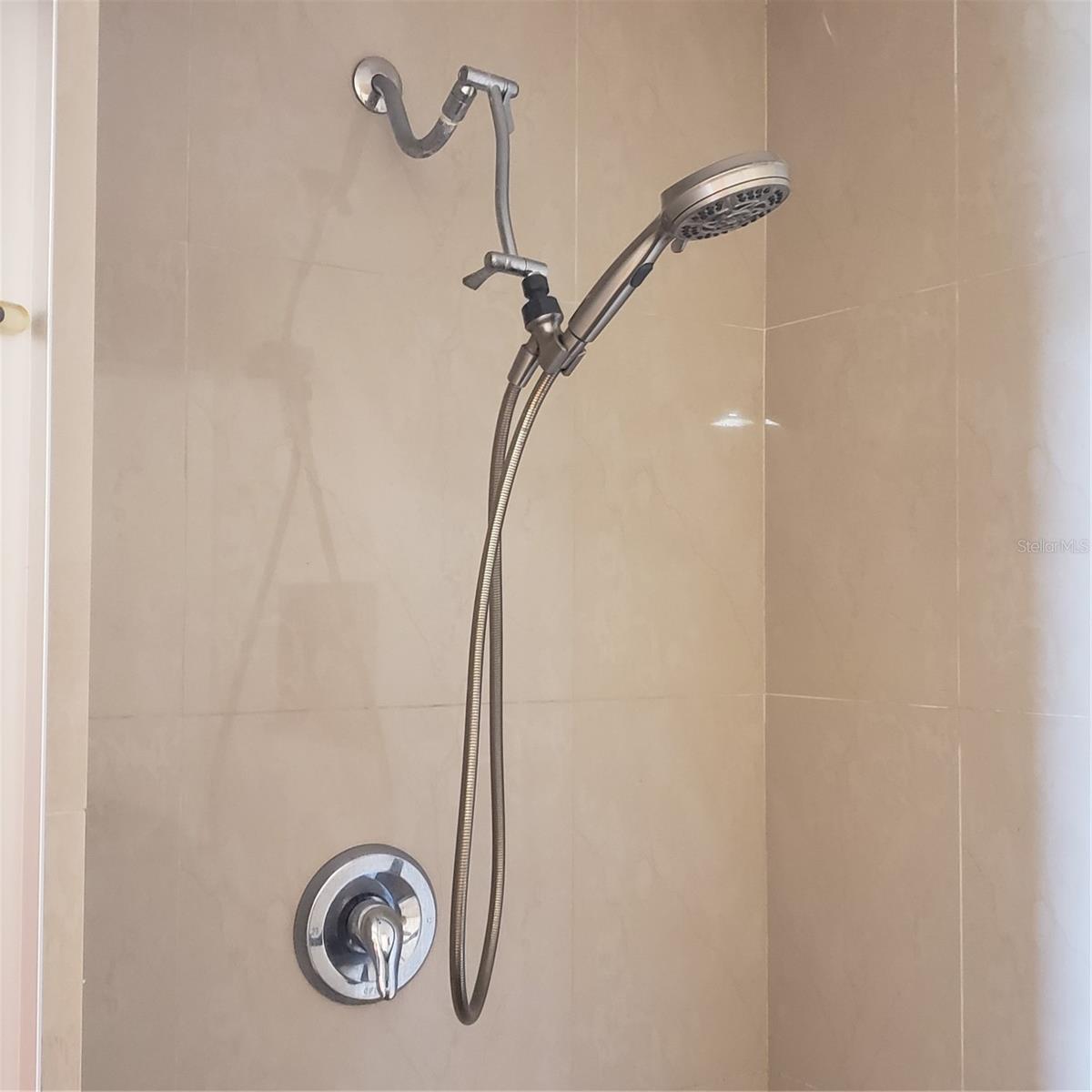 PROMENADE PH 01 - Residential Lease