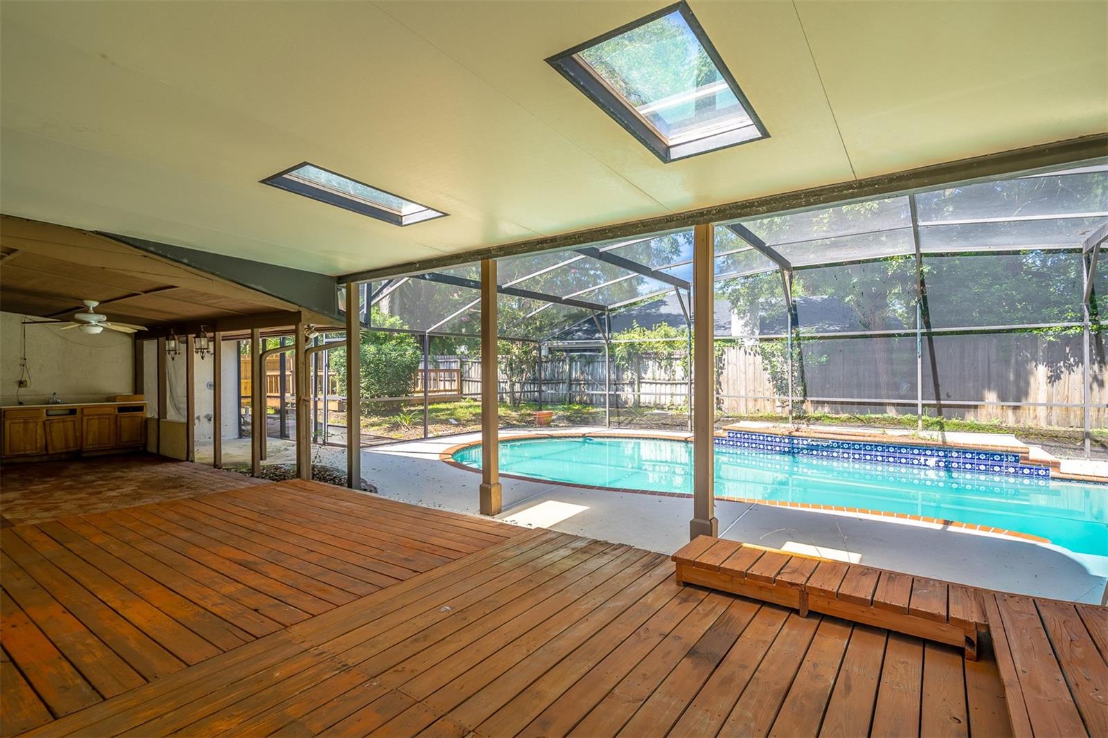 935 PINE SHADOW DRIVE