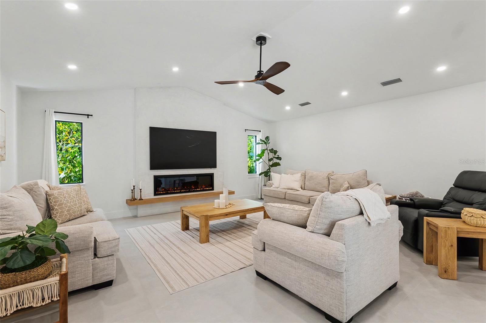 BUCCANEER BAY - Residential