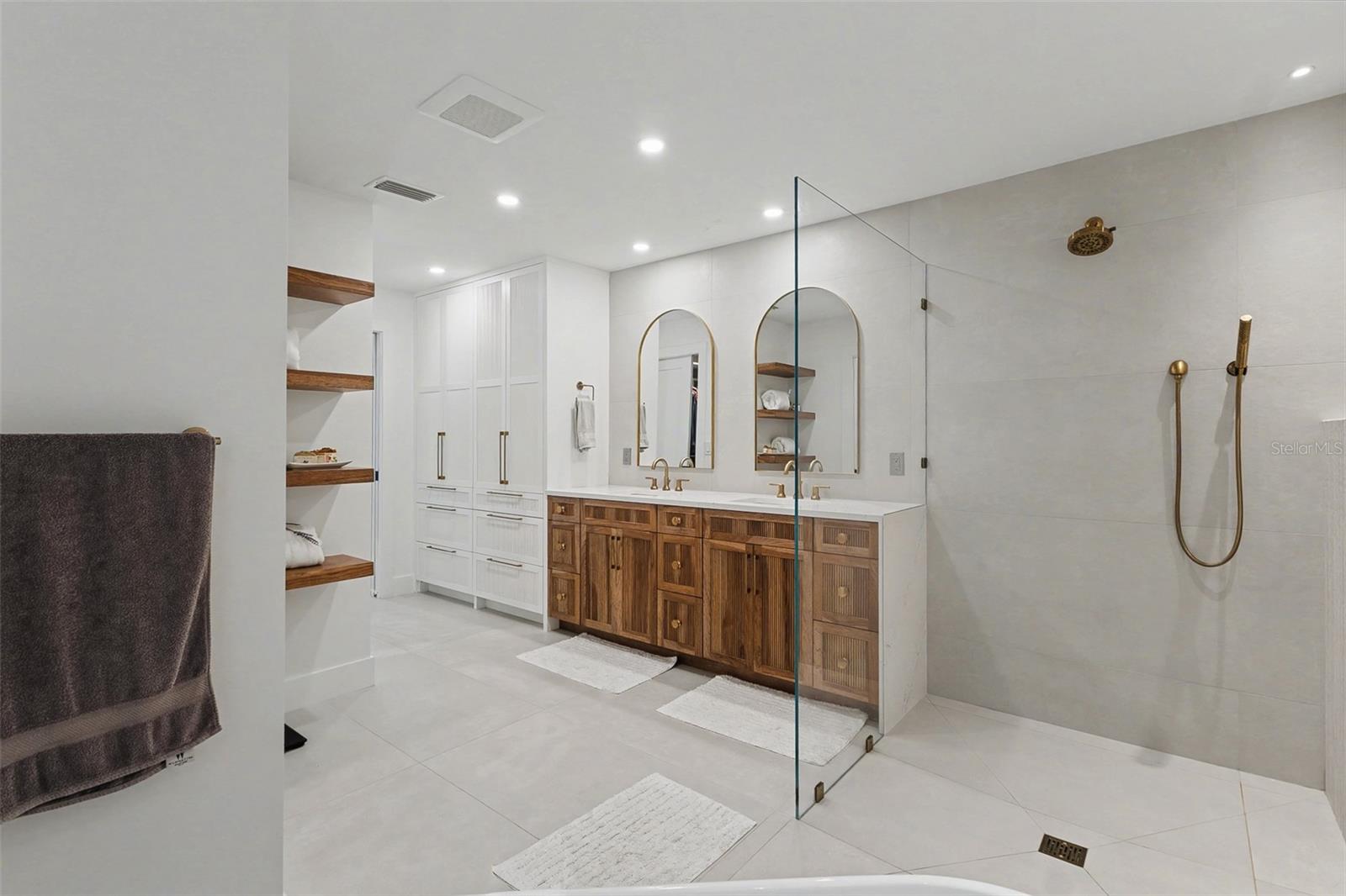 BUCCANEER BAY - Residential