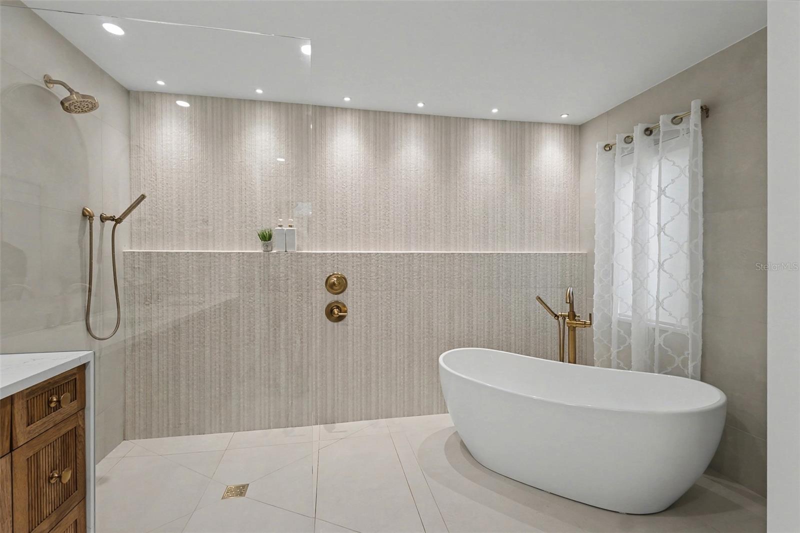 BUCCANEER BAY - Residential