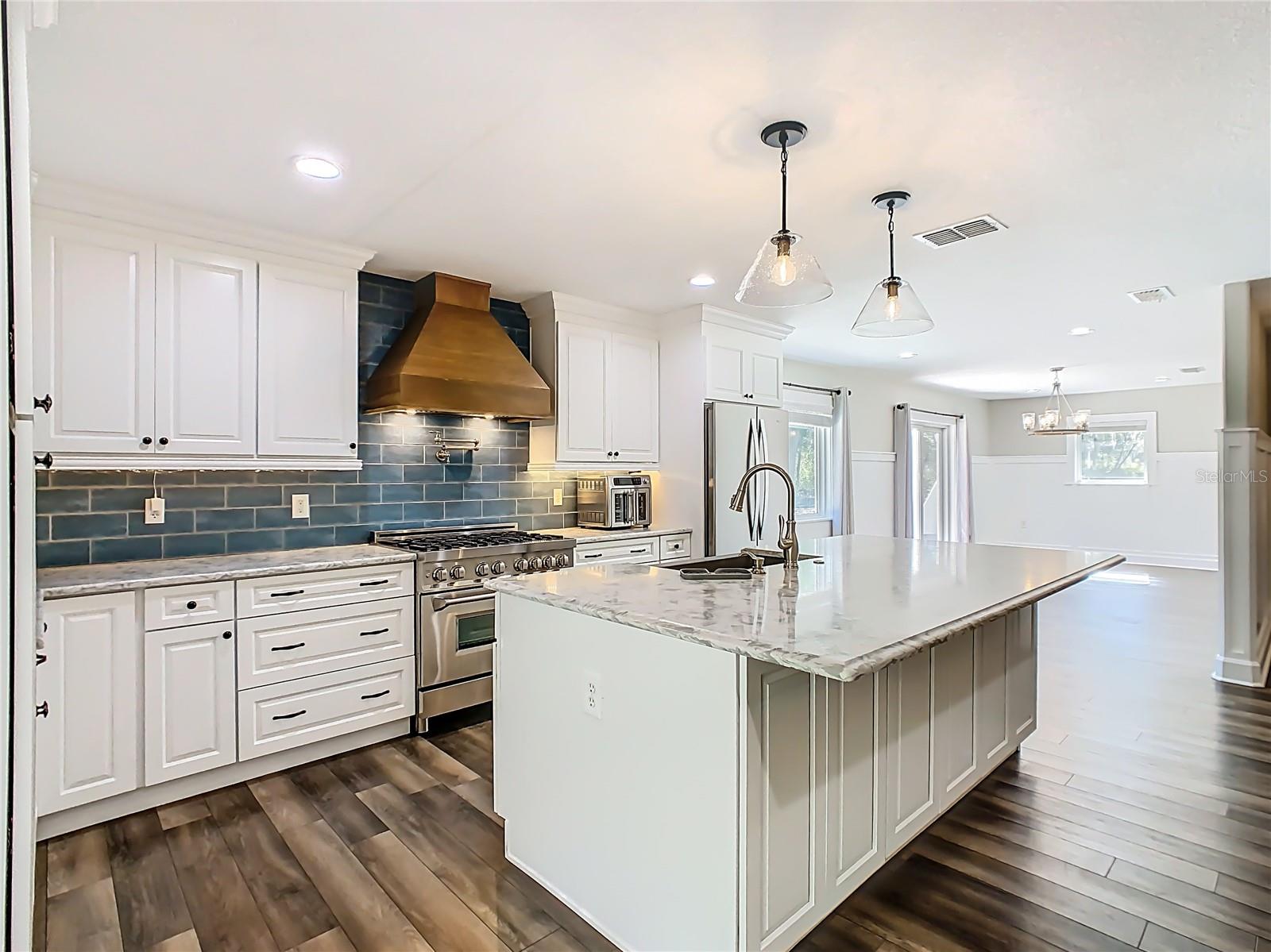 FOXHOLLOW SUB 42 - Residential