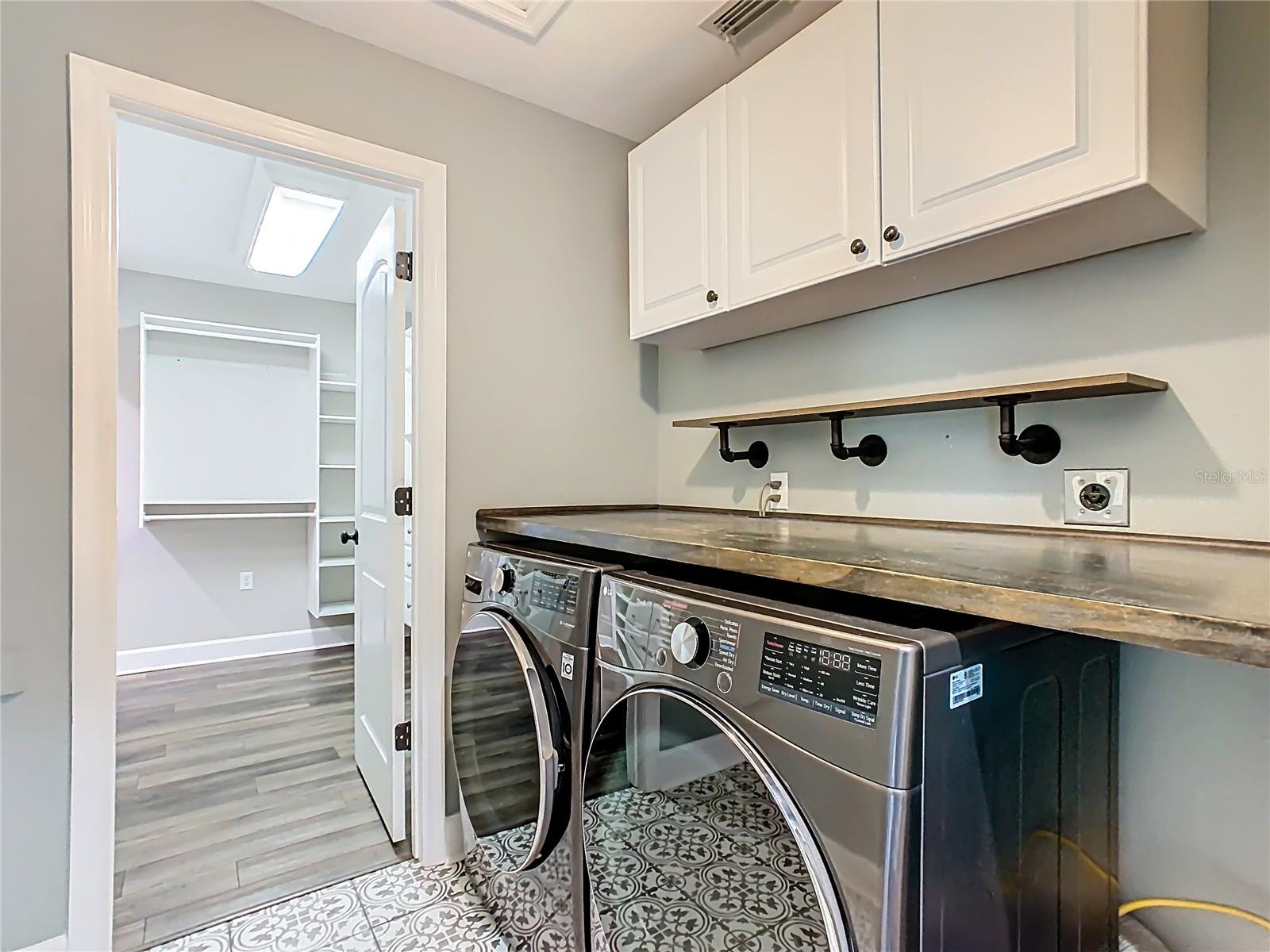 FOXHOLLOW SUB 42 - Residential