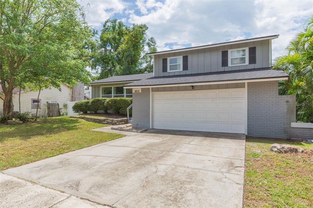 Photo of 1610 Burning Tree Lane, Brandon, FL 33510 (MLS # TB8422531)