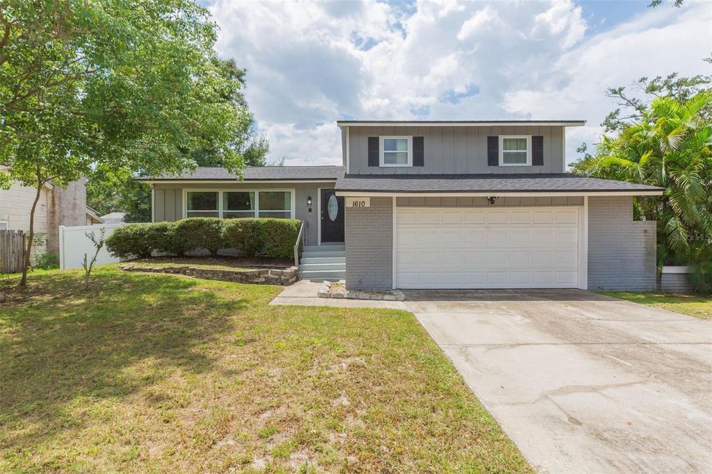 Photo of 1610 Burning Tree Lane, Brandon, FL 33510 (MLS # TB8422531)