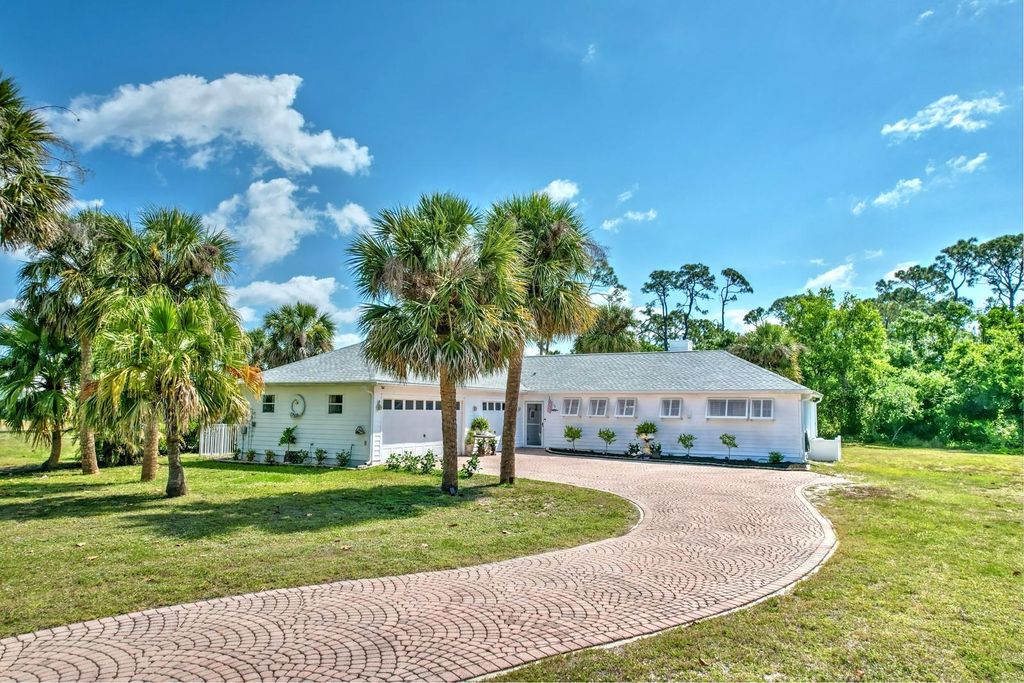 Photo of 17506 Cape Horn Boulevard, Punta Gorda, FL 33955 (MLS # C7508292)