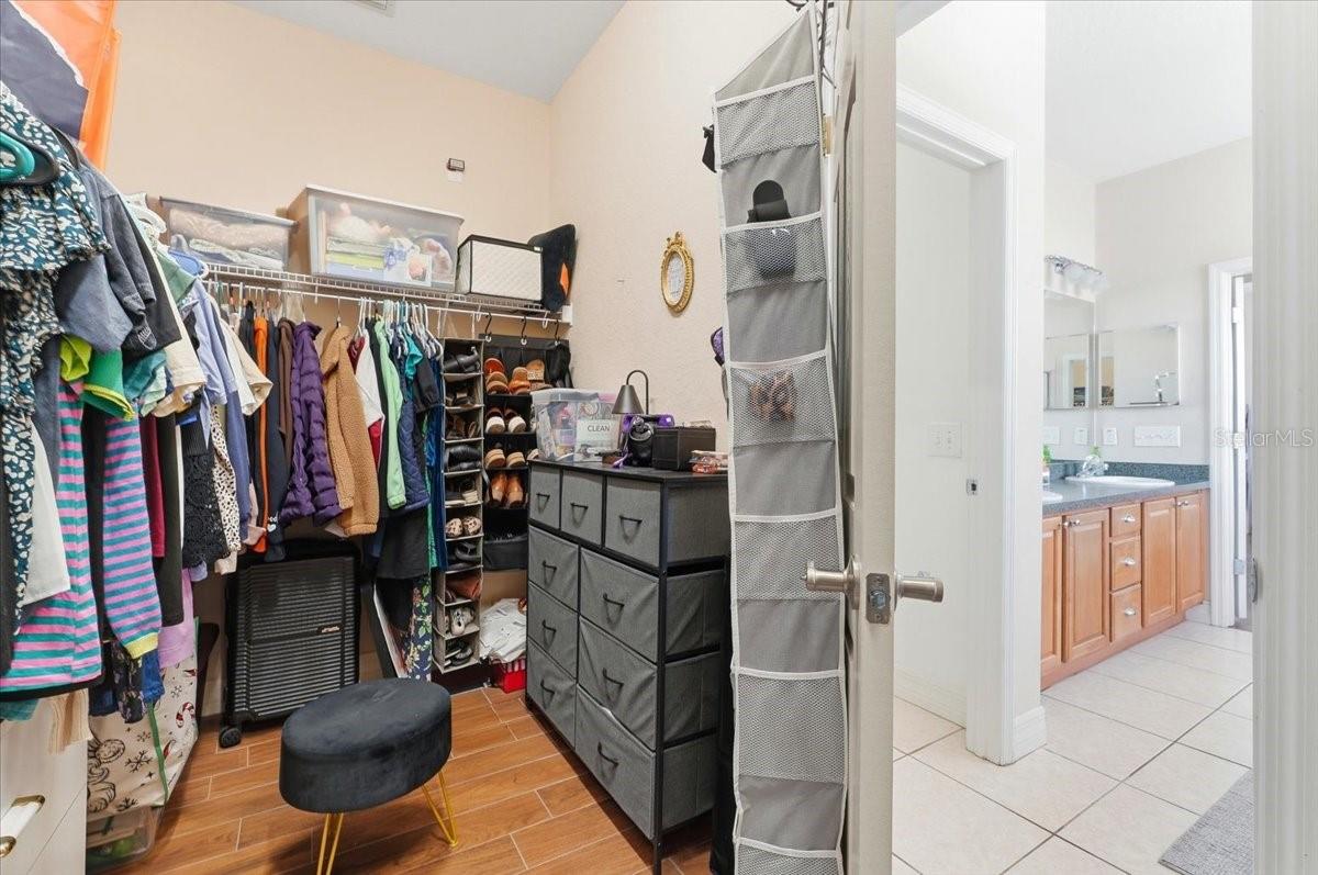 BRISTOL OAKS - Residential