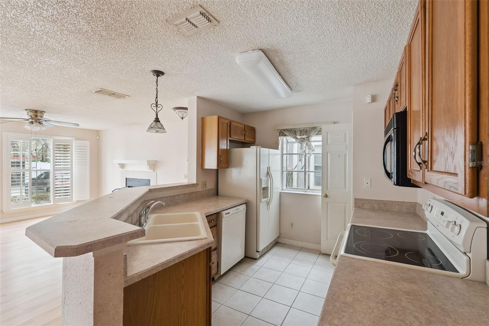 HUNTERS CHASE CONDO PH 1 - Residential