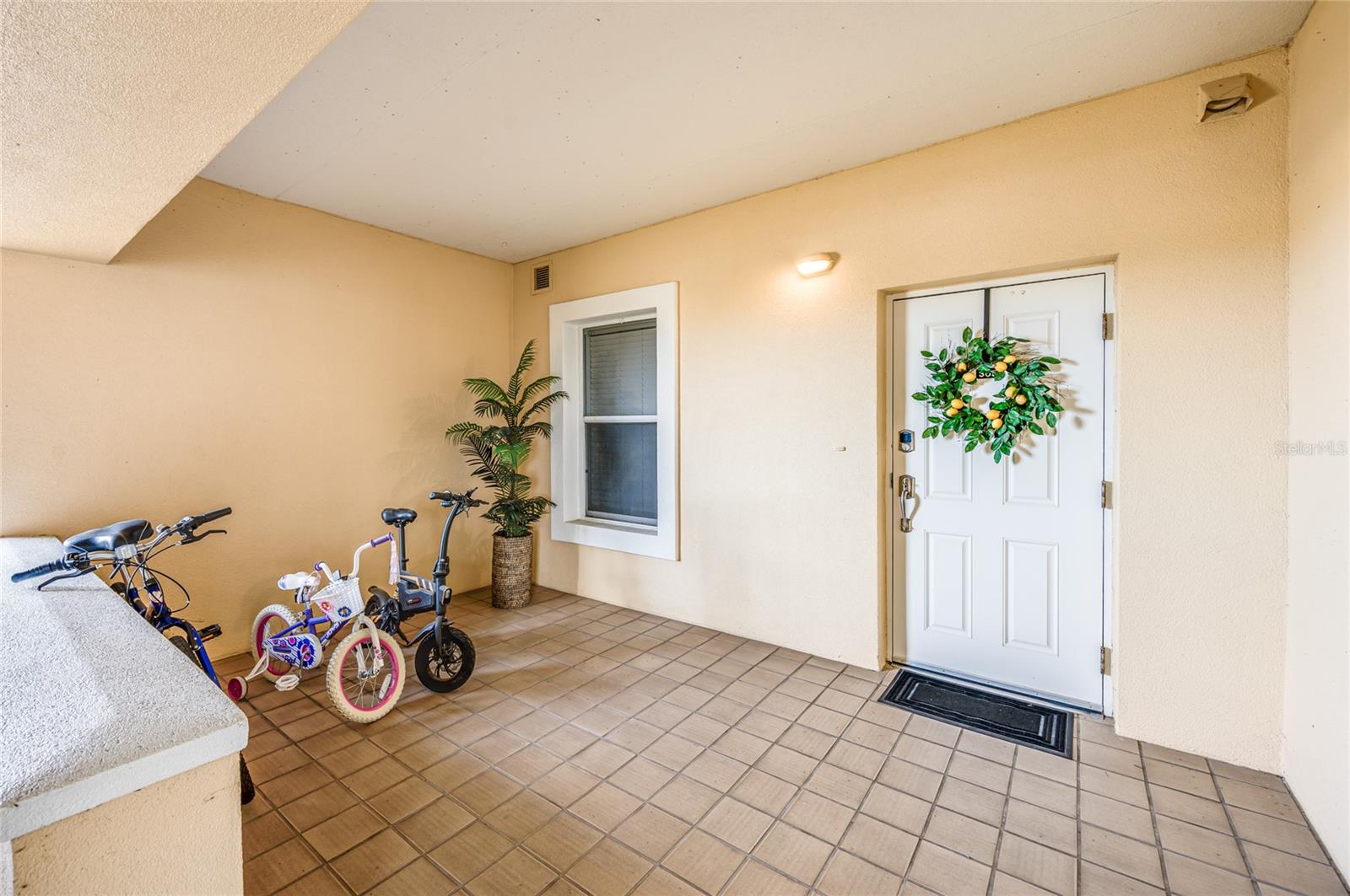 Photo 4 of 36 of 225 W SEMINOLE BOULEVARD 305 condo