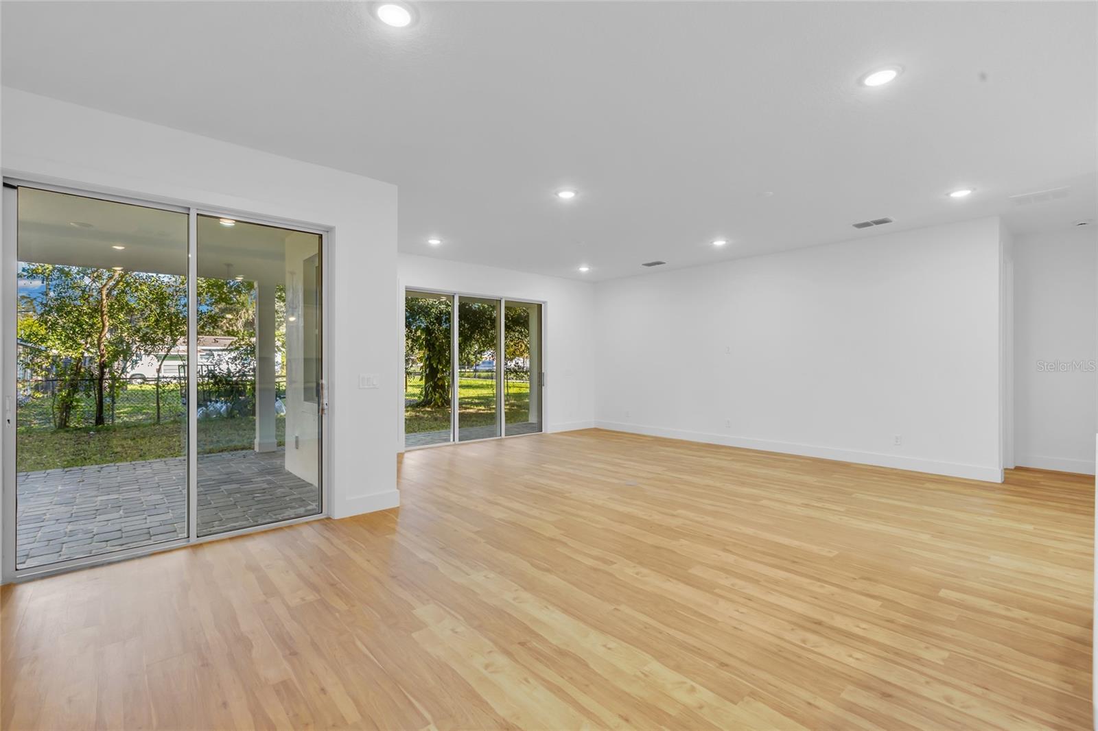 ARIANA COURT - Residential