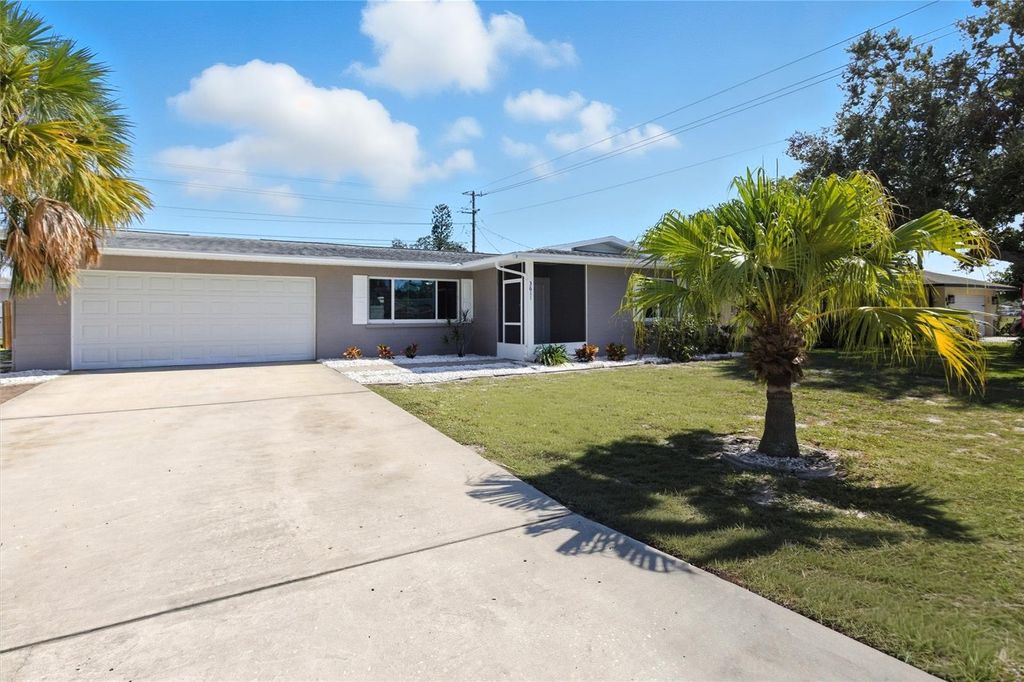 Photo of 3611 Southern Parkway W, Bradenton, FL 34205 (MLS # A4668388)