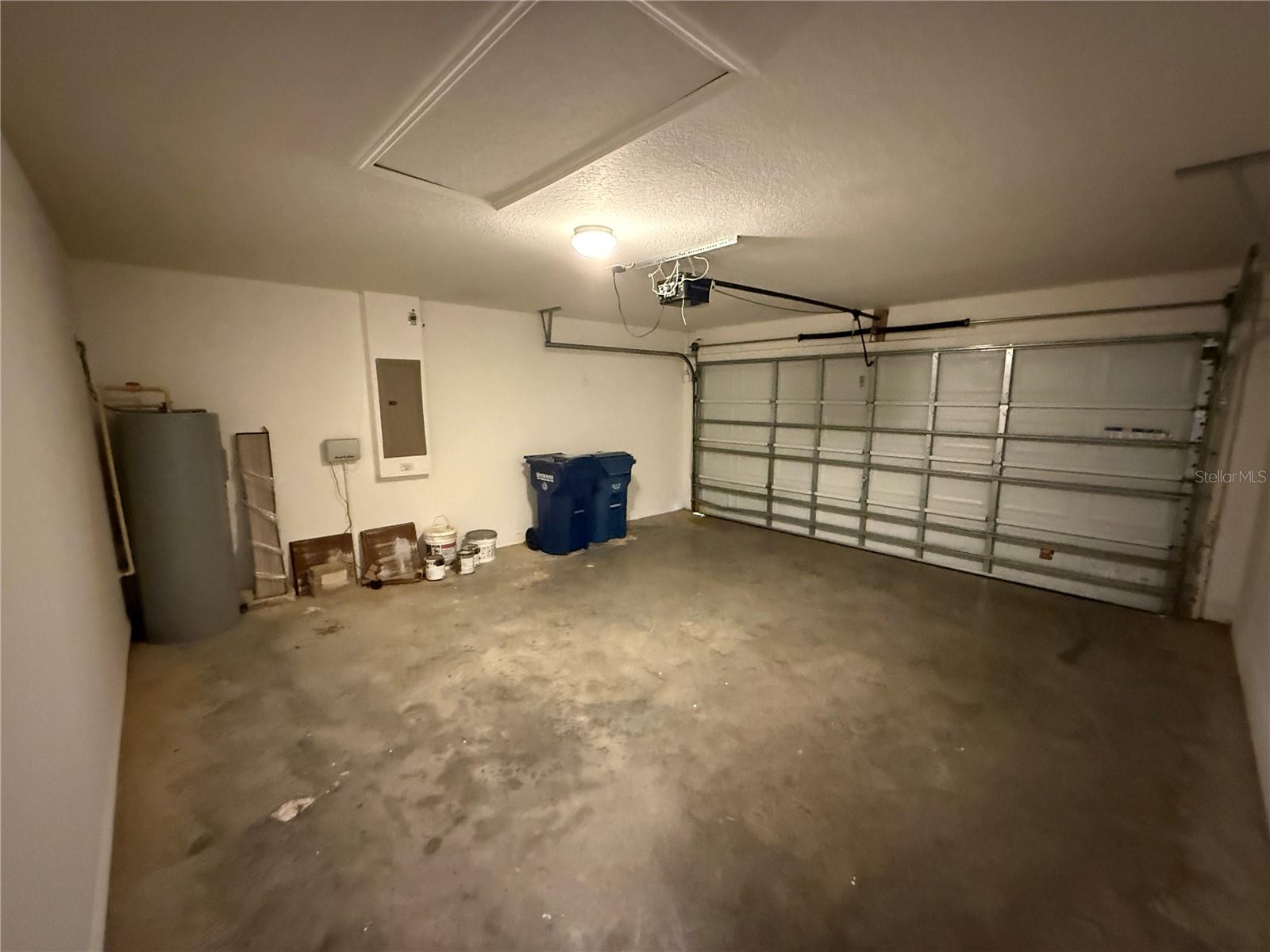 COUNTRY CLUB ESTATES - Residential Lease