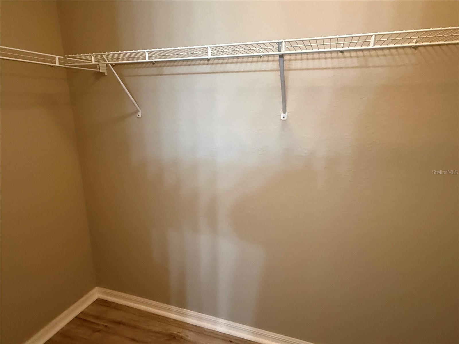 COUNTRY CLUB ESTATES - Residential Lease