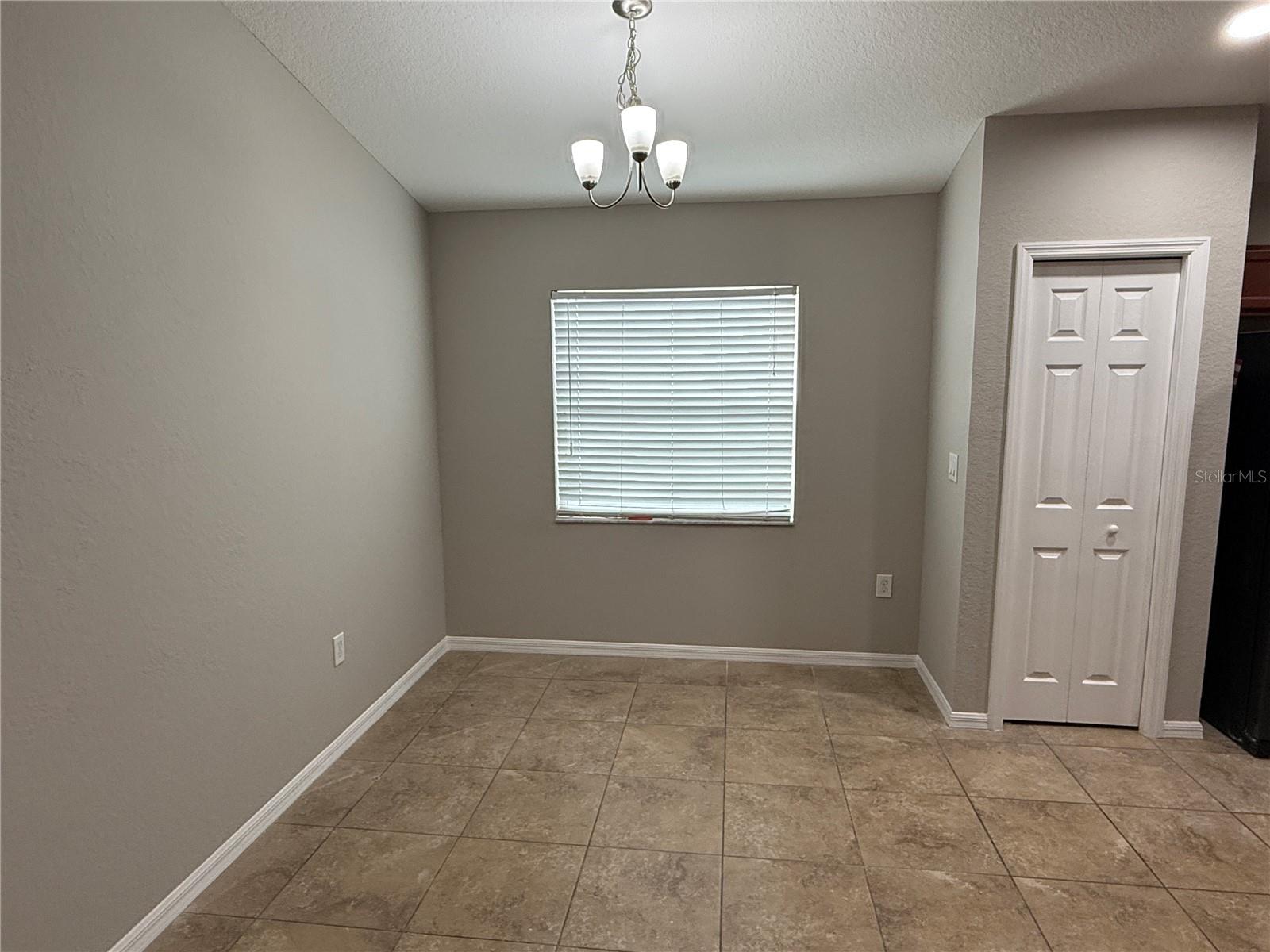 COUNTRY CLUB ESTATES - Residential Lease