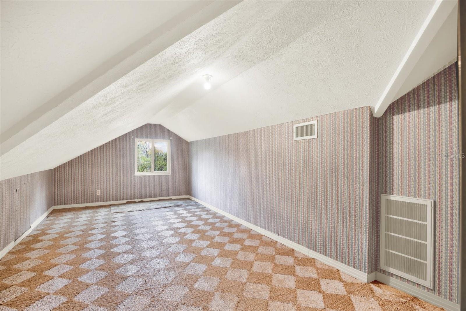 HILLCREST - Residential