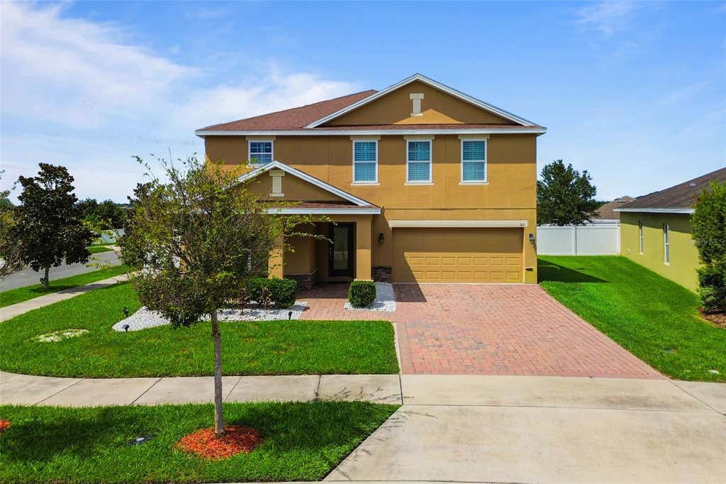 Photo of 301 Sparrow Hawk Drive, Groveland, FL 34736 (MLS # G5115634)