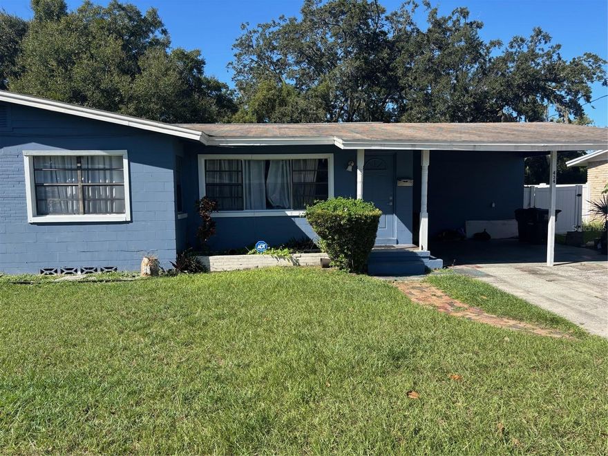 SINGLE FAMILY HOUSE LOCATED IN THE ROCK LAKE SUBDIVISION. PROPERTY IS A 3 BEDROOM/2BATHROOM WIT 1,486SQFT. LIGHT WORK IS NEEDED. PROPERTY CLOSE TO SHOPPING CENTERS, RESTURANTS, AND THE CITRUS BOWL. CALL WITH ANY QUESTIONS.