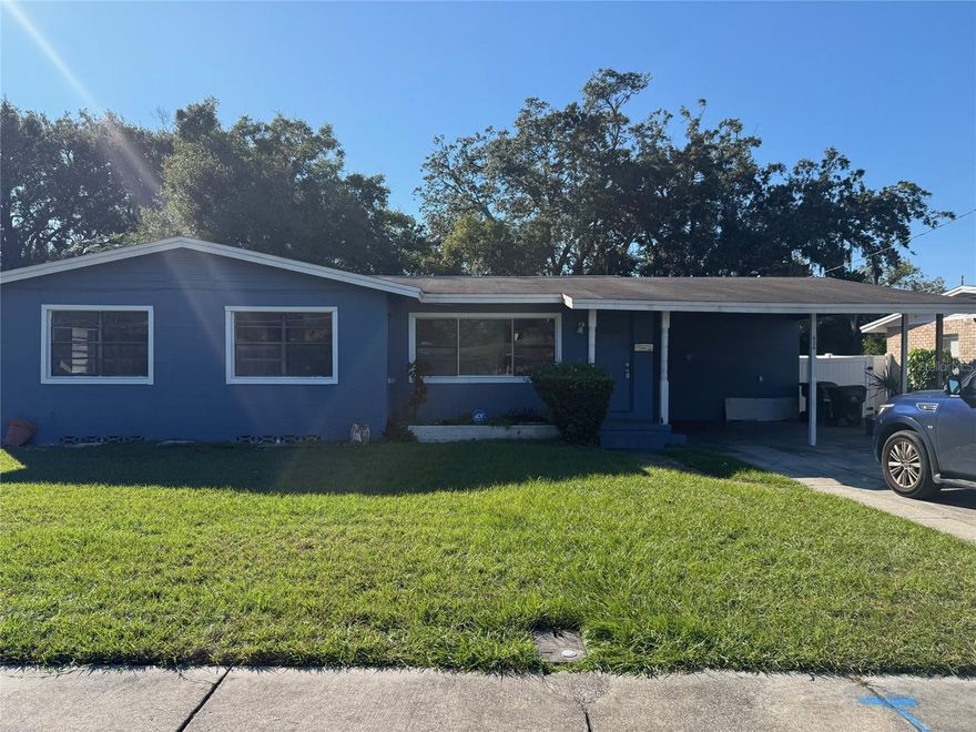 SINGLE FAMILY HOUSE LOCATED IN THE ROCK LAKE SUBDIVISION. PROPERTY IS A 3 BEDROOM/2BATHROOM WIT 1,486SQFT. LIGHT WORK IS NEEDED. PROPERTY CLOSE TO SHOPPING CENTERS, RESTURANTS, AND THE CITRUS BOWL. CALL WITH ANY QUESTIONS.