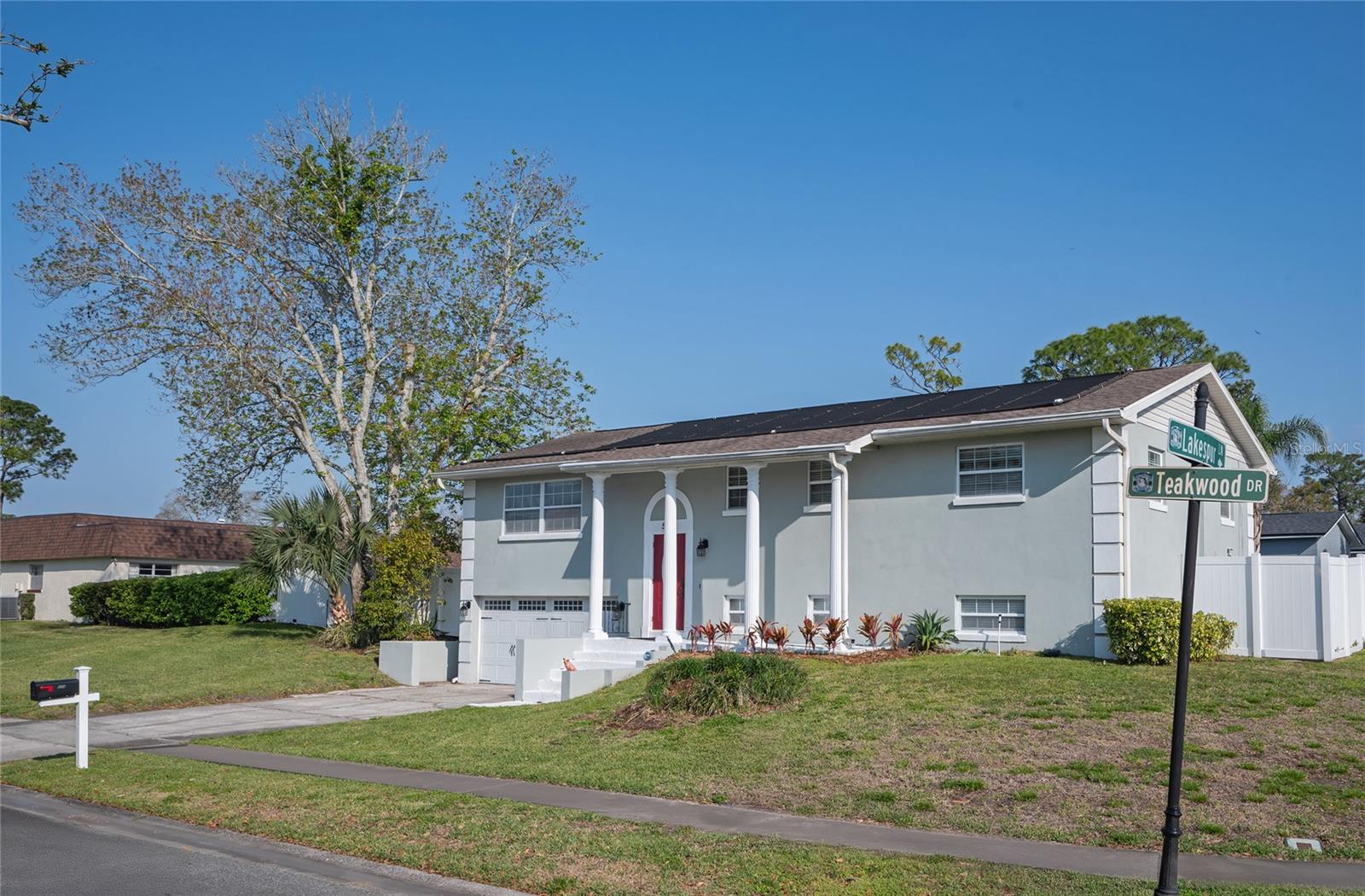 504 TEAKWOOD DRIVE