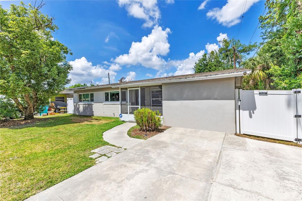 Photo of 4 Channing Avenue, Orlando, FL 32811 (MLS # O6409037)