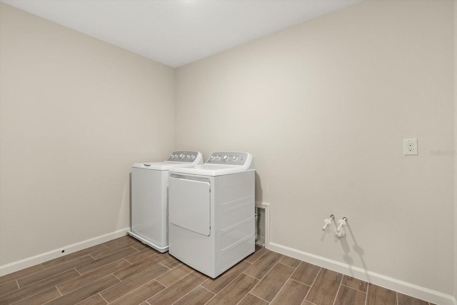 SEASONS AT LAKESIDE FOREST - Residential