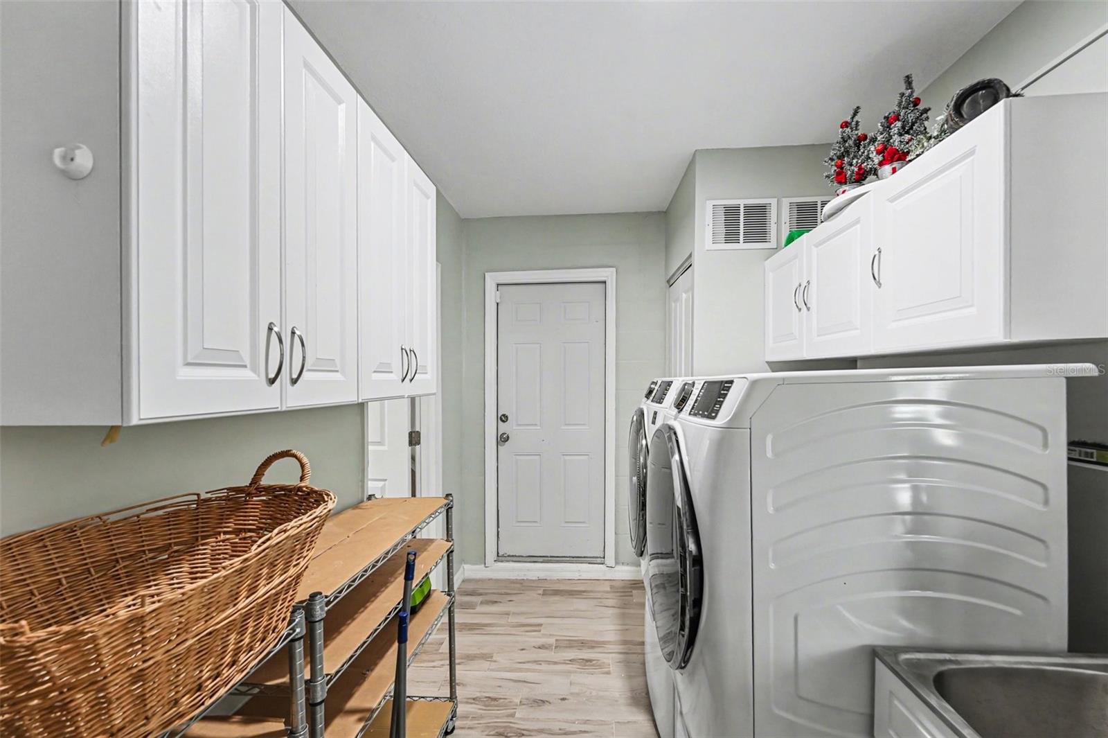 OLDSMAR COUNTRY CLUB ESTATES SEC 1 - Residential