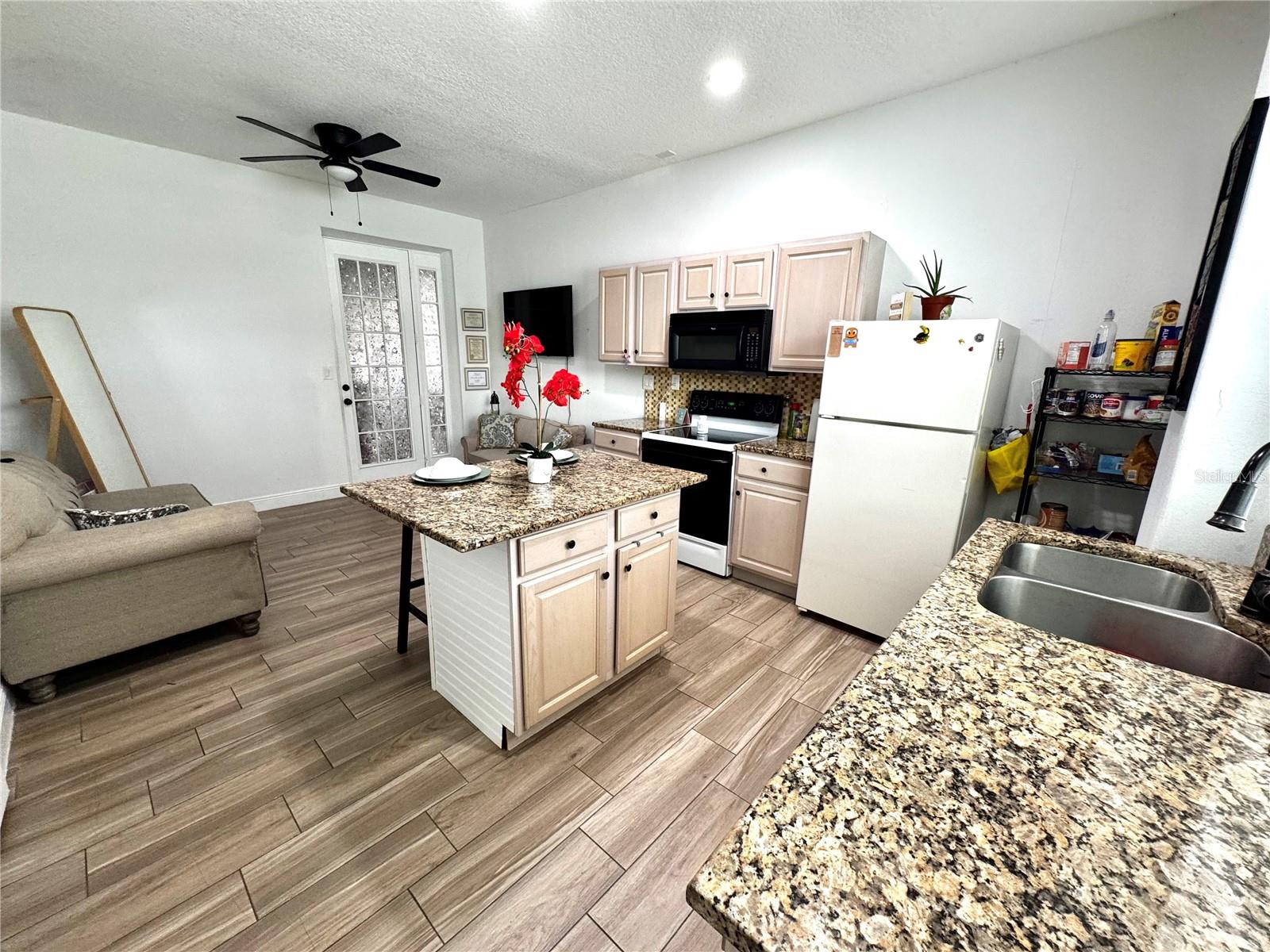 FORTUNE LAKES - Residential